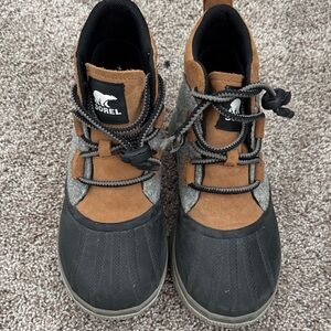 Sorel Black and Brown Lace-Up Boots